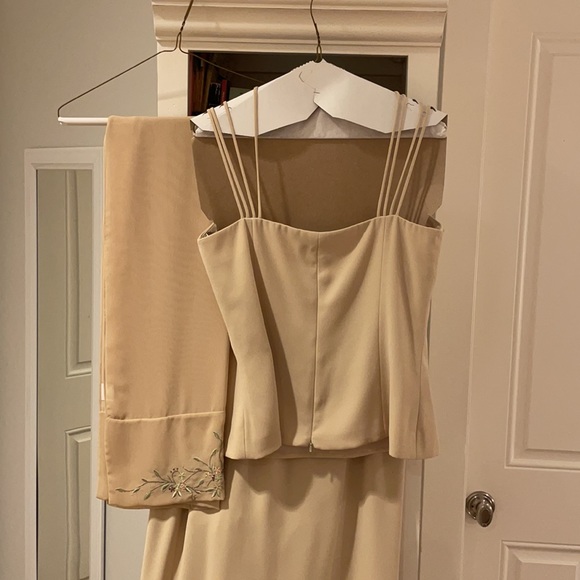 Parisline Set with Shawl - Picture 5 of 6